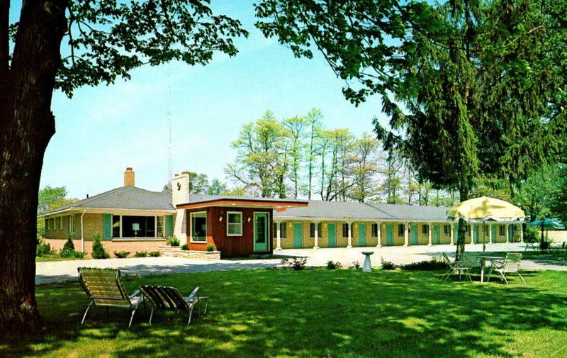 Lakeland Inn (Lakeland Motel, Lake-Land Motel) - Vintage Postcard (newer photo)